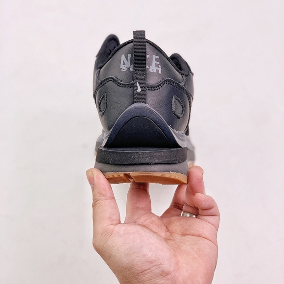 Nike Vaporwaffle sacai Black Gum - Picture 3 of 9